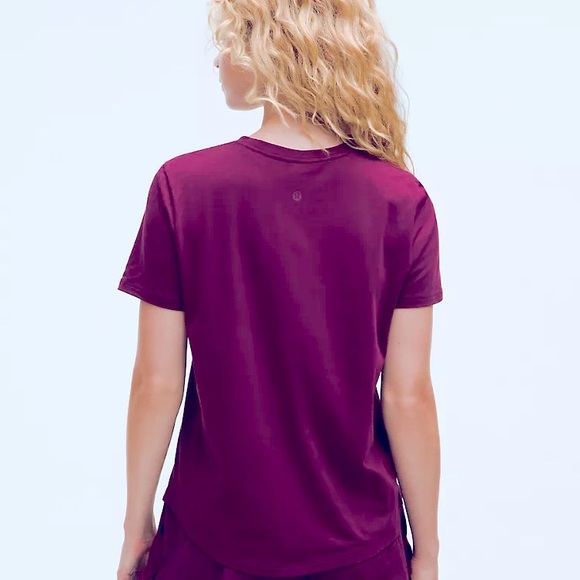 lululemon (12) Team Canada Love Crewneck T-Shirt curved hem - Picture 14 of 15